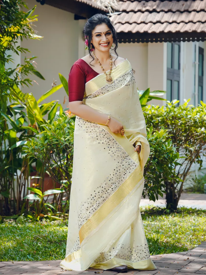 Grey And Maroon Woven Kanjivaram Silk Saree With Blouse Piece - Naishu  Trendz - 4248242