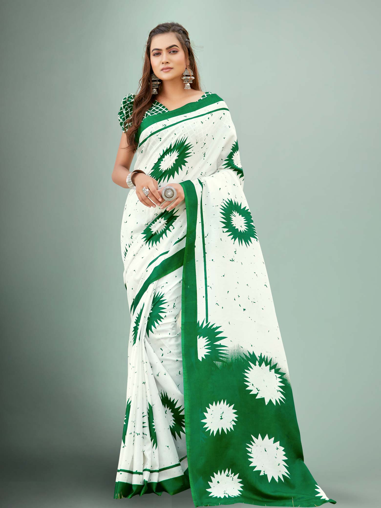 What is the best combination of a white shade saree? - Quora